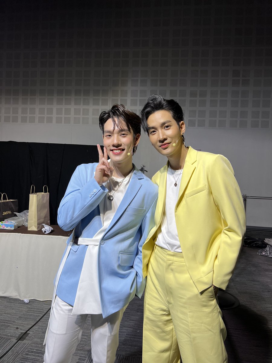 Viu_TH's tweet image. คู่นี้เขายิ้มทีไร โลกสดใสทุกที🌞

ช่องทาง Live Stream 📌
Youtube 👉🏻 youtu.be/Wk88WtRrV2I

Facebook Viu Thailand 👉🏻 facebook.com/events/3077678…

#ViuTheDifference
#ViuOriginalLineUp2022