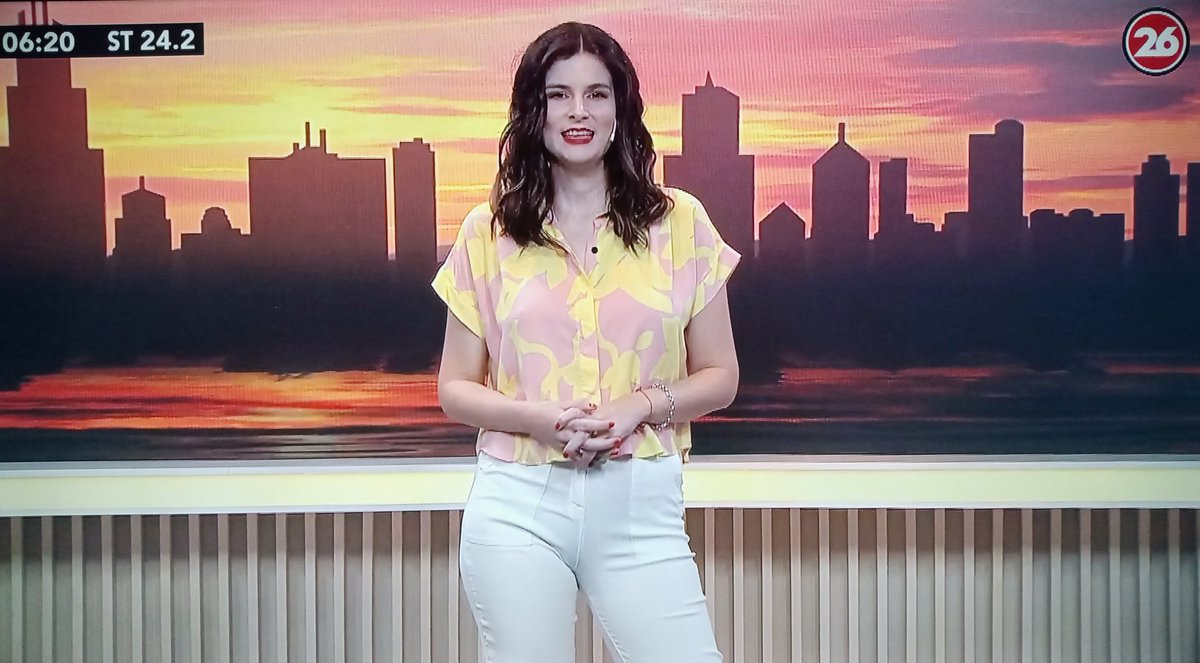 granibal7's tweet photo. Buen día 🤗 @laurivarola #Noticias #de6a8 @canal26noticias ☕ https://t.co/Hp5hHZ6kqM
