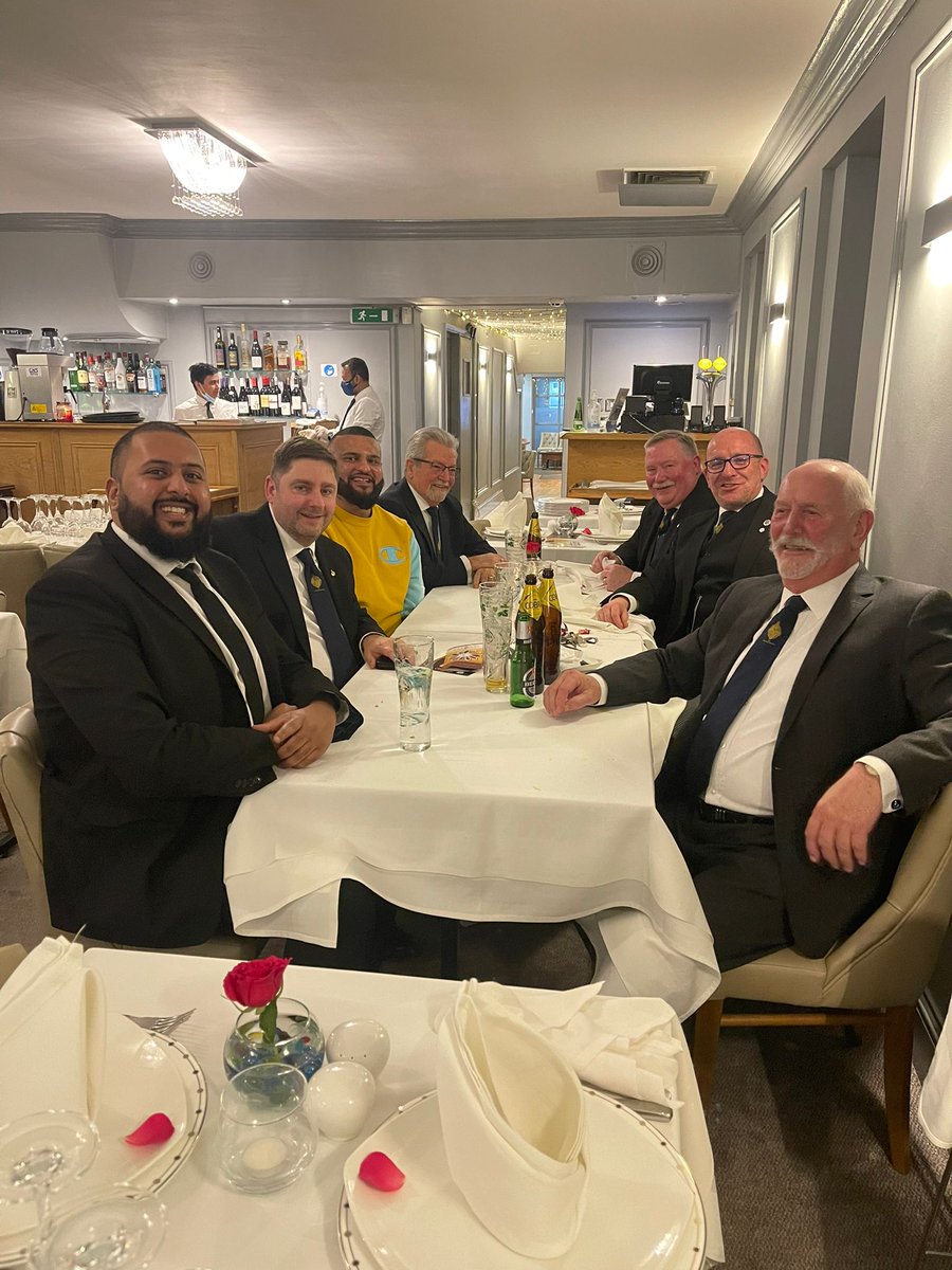 The Cliveden Lodge making the best of a bad situation. Things conspired against Cliveden Lodge meaning they were unable to conduct the Passing of a brother, so at an informal festive board they met with a potential candidate.
Form P to be completed shortly 👍👍👍