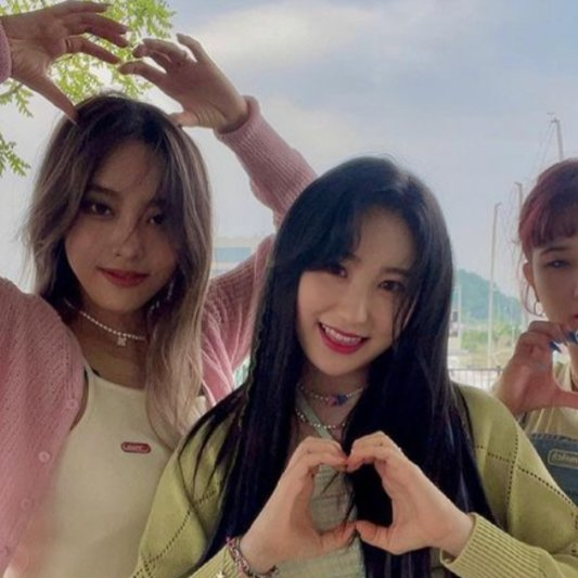 FeatherJmeee's tweet photo. IG: @/bell_ujin have danced with Chaeyeon ever since as IZ*ONE and as FORMER IZ*ONE's Chaeyeon😭

Oneiric Theater, One The Story, Peaches Dancer Cover, even during SWF's Mega Crew Mission with WANT Crew and now she's still with Chaeyeon in the Growl cover🥺 https://t.co/hLIk0UnoOc