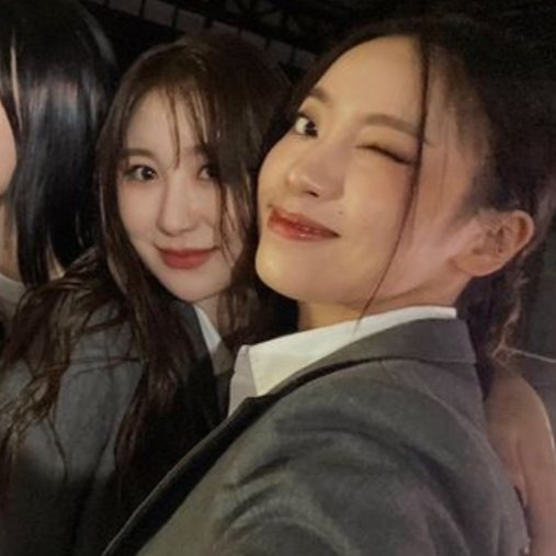 FeatherJmeee's tweet photo. IG: @/bell_ujin have danced with Chaeyeon ever since as IZ*ONE and as FORMER IZ*ONE's Chaeyeon😭

Oneiric Theater, One The Story, Peaches Dancer Cover, even during SWF's Mega Crew Mission with WANT Crew and now she's still with Chaeyeon in the Growl cover🥺 https://t.co/hLIk0UnoOc