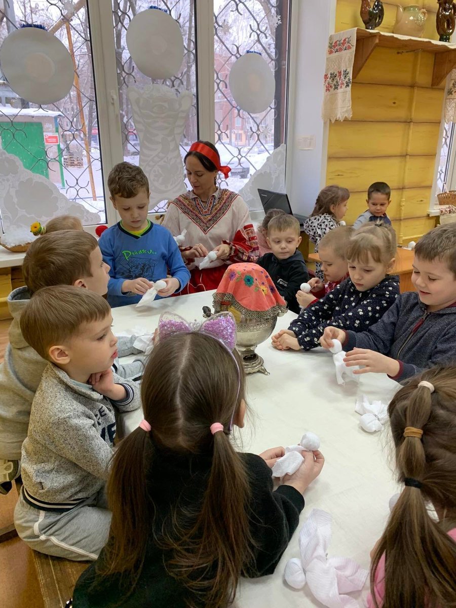 Сегодня в Клубе "Союз друзей" состоялось открытие музейной комнаты "Русская изба". Первыми посетителями стали ребята из дошкольного отделения.

❄музейная комната "Русская изба" с большим удовольствием примет в дар старинную бытовую утварь.