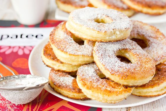 impudent_potato's tweet image. Пончики творожные

Творог - 500 г
Яйцо куриное - 3 шт.
Сахар-песок - 5 ст. л.
Разрыхлитель - 2 ч. л.
Мука пшеничная - 375 г
Подсолнечное масло - 150 мл
Сахарная пудра - 0,5 ст. л.