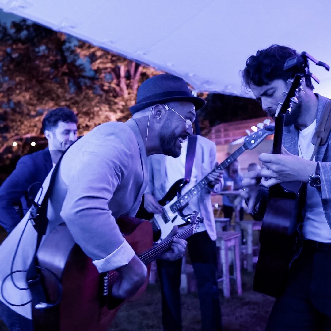 8RAY Group tweet media