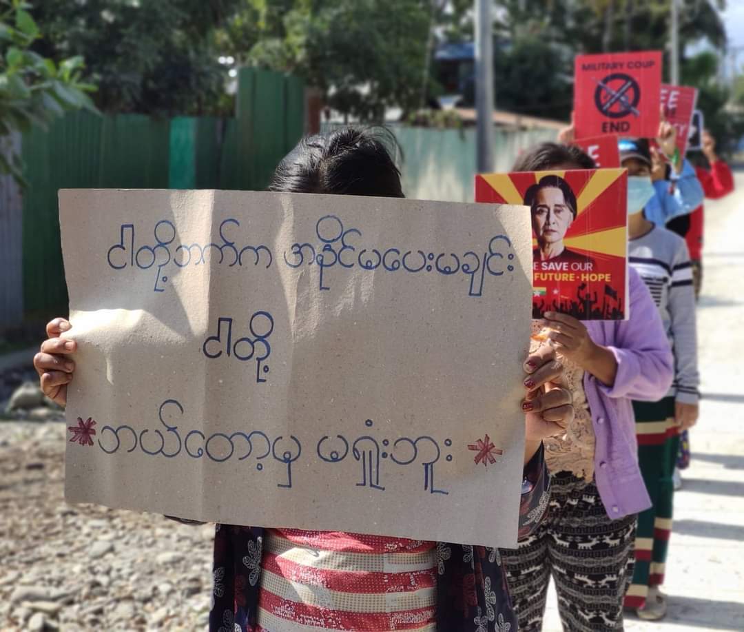 hsu_1611's tweet photo. Anti-coup revolutionary strike in Sagaing's Kale as 347th day without a day off. 🪧

#2022Jan20Coup #WarCrimesOfJunta
#WhatsHappeningInMyanmar https://t.co/Cq8QCj53pt