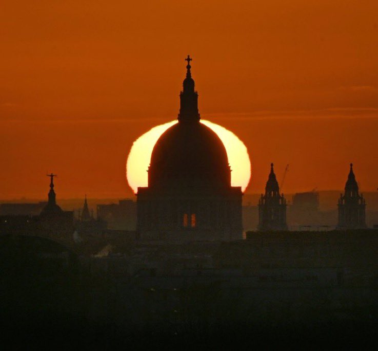 Dawn at St Paul’s this morning - Two Domes - taken by the BBC maestro <a href="/JeffOvers/">Jeff Overs</a>