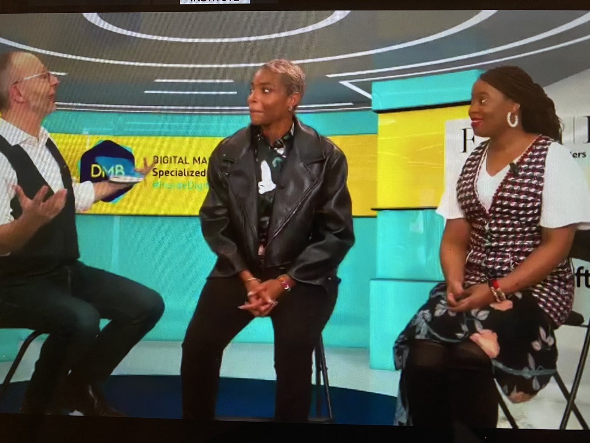 Il est temps de passer à la première table ronde qui réunit des alumnis du @MBADMB avec <a href="/MeiteMazeguela/">Mazéguéla MEITE 👩🏾‍🚀🦾</a> et <a href="/DarienLauralee/">Lauralee Darien</a> ✨

Celle-ci portera sur le monde de la beauté et de la cosmétique tout en alliant metaverse et gaming💄

#gogogo #MBADMB #TransfoNum #VisionaryDay