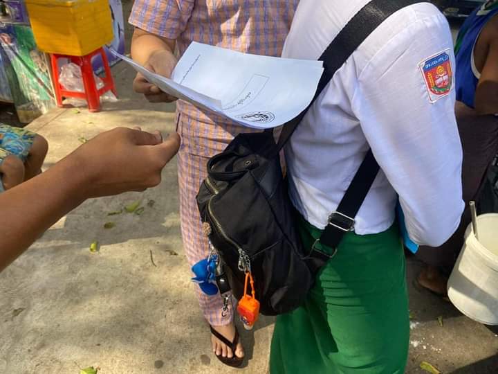 kayaprilnyein1's tweet photo. ABFSU of Yangon distributed pamphlets "What is Military slavery education", "Democracy Education" &amp; "How to built a Democratic Education system in commemoration of 7th Democracy Education Movement to students in Yangon.

#WarCrimesOfJunta #2022Jan20Coup
#WhatsHappeningInMyanmar https://t.co/i94Q6YHwMK