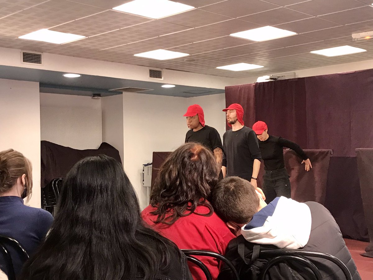 LigueParisEduc's tweet image. Spectacle « Dans le feu des idées » de la compagnie @EntreesDeJeu commandé par @Canope_91 dans le cadre du concours Radicalement pas - Prix esprit critique / AlterEgoRatio en partenariat @iledefrance @Prefet91 : riches débats sur désinformation, radicalisation et l’embrigadement