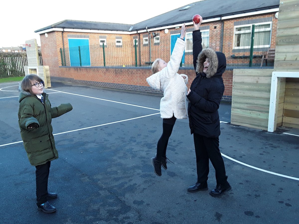 therookeries's tweet photo. Y6 have been 'freezeframing' scenes from The Boy at the Back of the Class this morning in preparation of writing a diary entry based on Chapter 9, 'The Big Fight'.
@OnjaliRauf #YoungActors #MakingMemories #LovingLearning #TEAMROK https://t.co/Ii9qQkBadc