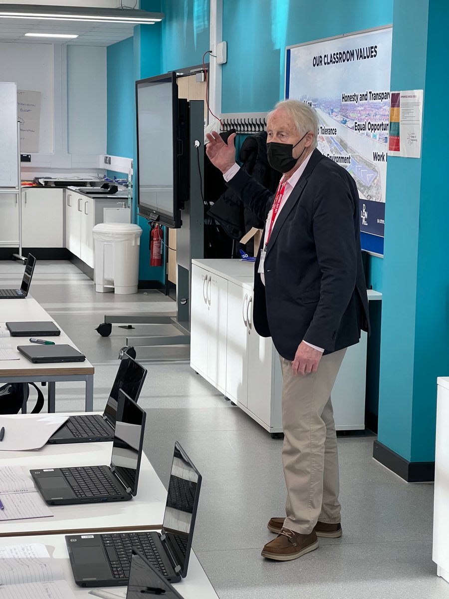 IASTI® London City was honoured to welcome @DavidLearmount as a guest speaker.

With 40+ years experience in the industry, our learners had the opportunity to hear from one of aviation's most respected voices and grill him with some tough questions. 

Thank you, David!

<a href="/LDEUTC/">LDE UTC</a>