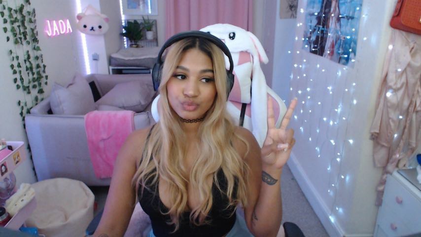 🔴 LIVE on <a href="/YouNow/">YouNow</a> - watch.younow.com/llOD?pid=Share…
