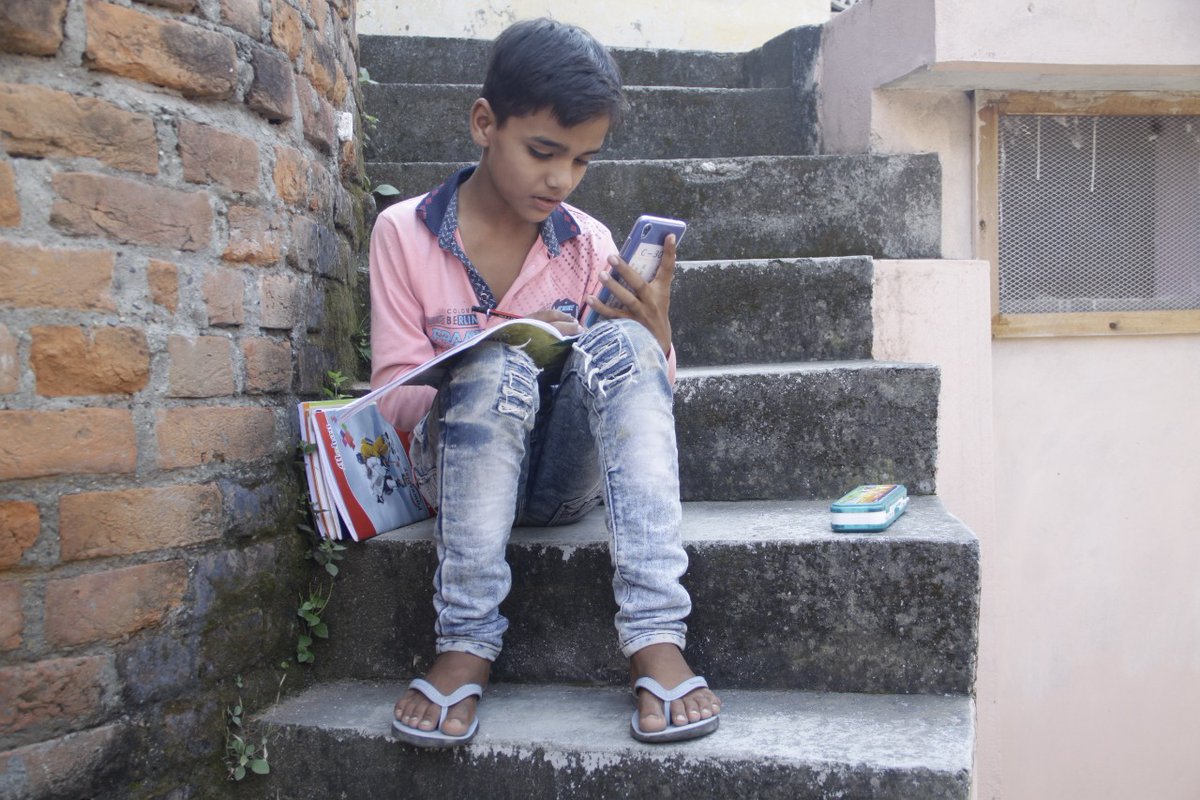 AasraaTrust's tweet photo. With the schools physically shut again in the state of Uttarakhand, Aasraa is reviving #TheSilverLiningProject in its full capacity, an initiative to keep all our children connected to education using smart phones and e-learning tools.
#no_unreachable_or_unteachable_child https://t.co/uLRFaKCqoF
