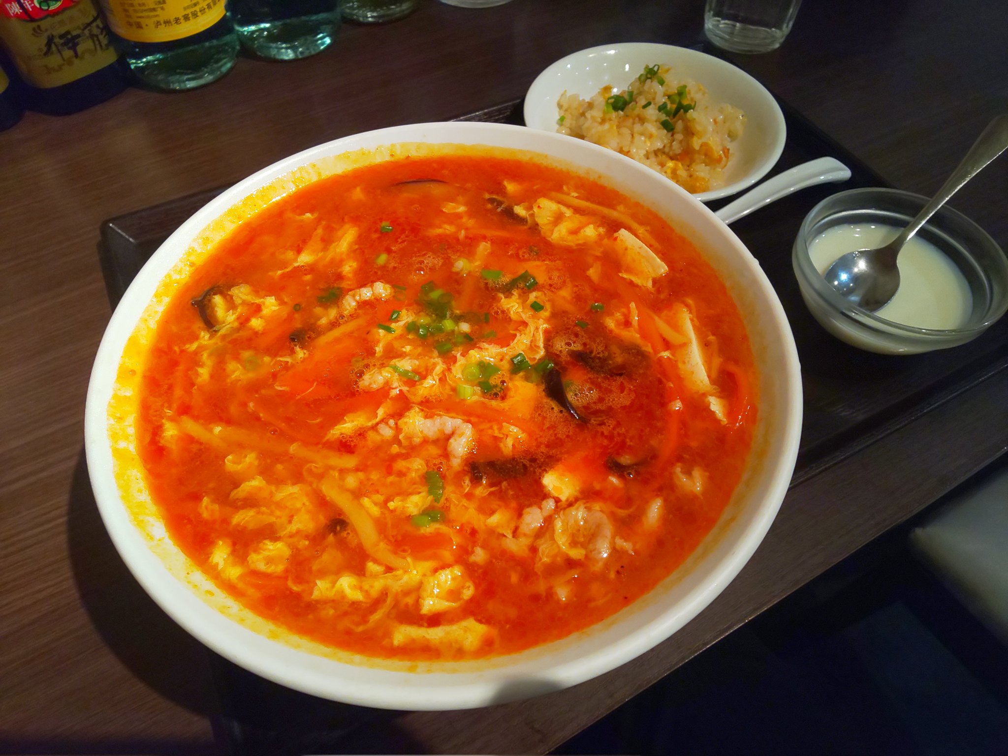 やむ 神保町1丁目奇数番地の 川国志 でスーラータンメン 半チャーハン800円 夕飯を食べるのにコートを着ないで外に出てどこで食べるか決まらず彷徨ってしまい生死の境も彷徨いました 川国志 スーラータンメン 酸辣湯麺 サンラータンメン 神保町 やむ 神保町1丁目奇数番地の 川国志 でスーラータンメン 半チャーハン800円 夕飯を食べるのにコートを着ないで外に出てどこで食べるか決まらず彷徨ってしまい生死の境も彷徨いました 川国志 スーラータンメン 酸辣湯麺 サンラータンメン 神保町