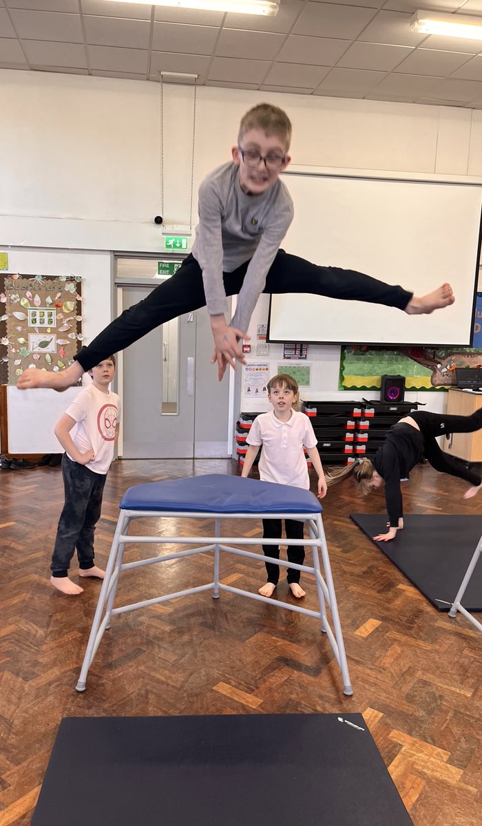 NewRoad_Halifax's tweet photo. ๐คธโโ๏ธ Gymnastics ๐คธโโ๏ธ
Year 6 have been developing a six element sequence including flight, shapes and balances. They have also performed flights on and off the high apparatus. #tuckjump #straddlejump #takeoff #Landing @ActiveCdale @CdaleActiveEd @BritGymnastics https://t.co/fNkGVznCdR