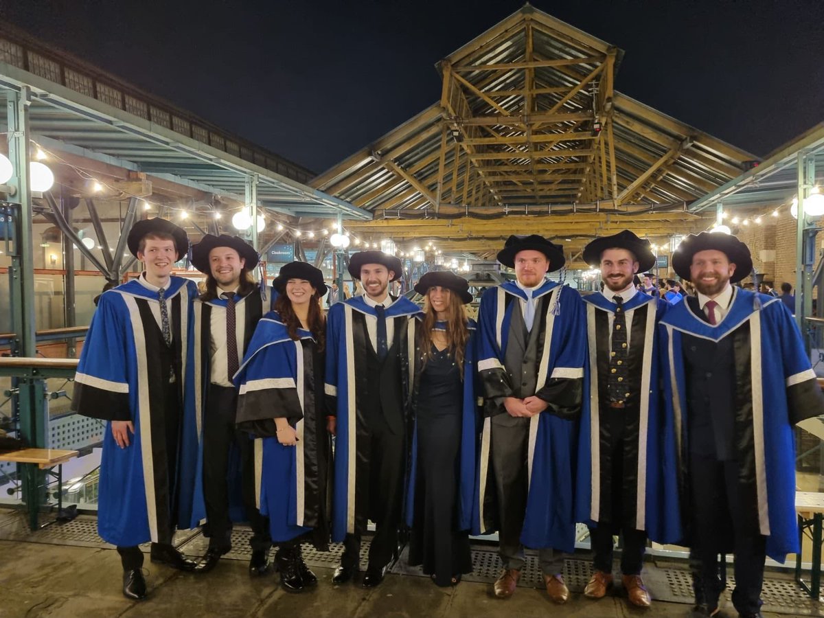 Tarsiussallius's tweet photo. I’m so incredibly proud of these guys who graduated yesterday. So well deserved and I miss you all. 🥰@QM_SBBS @QMUL https://t.co/slXQGf9f84