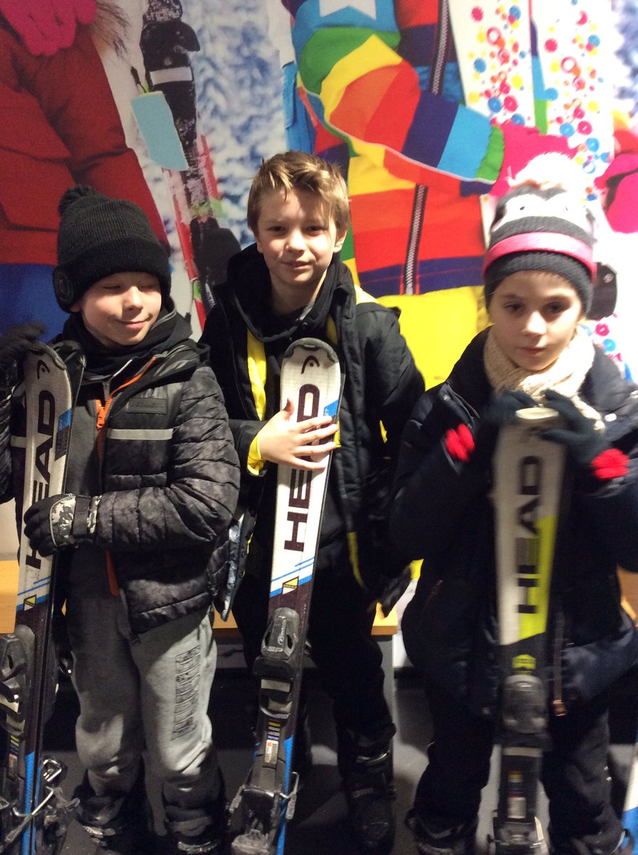 St_Wilfrids_5M's tweet photo. Getting ready! @LT_Trust 🎿 https://t.co/nHcSluamS2