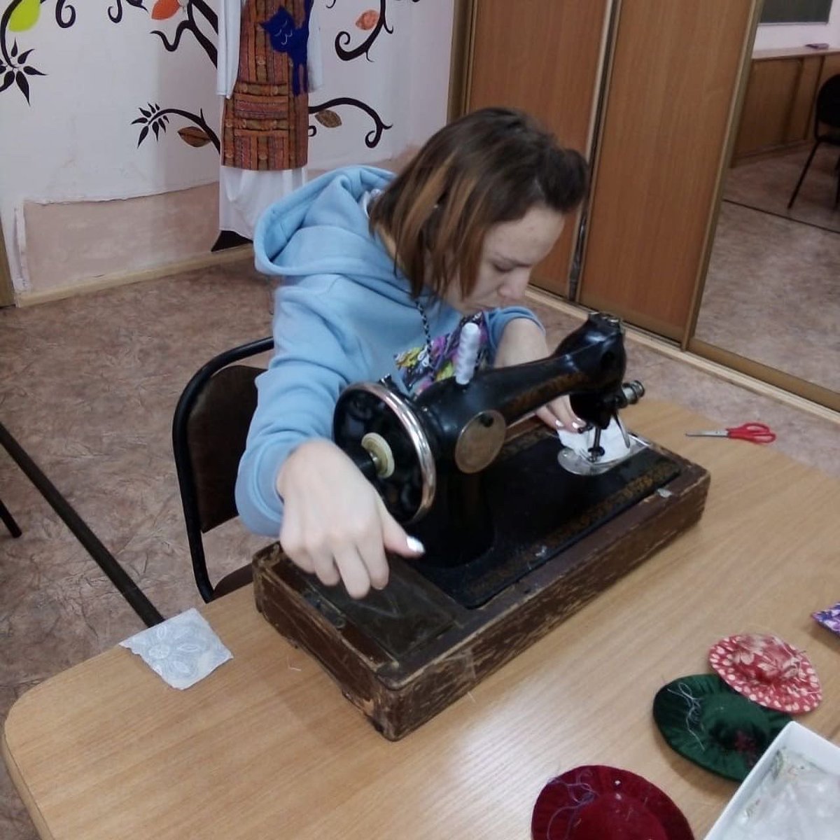 SintshHb's tweet photo. В рамках благотворительного проекта «Добрые дела» ученицы 7-9 классов приступили к созданию мягких игрушек для детей из онкологического центра ❤️

#ШколаИнтернат6 #Школа #Знания #Образование #Дети #ОВЗ #Благотворительности #ДобрыеДела #Помощь #Добро #МягкаяИгрушка https://t.co/6lmBWlBEWj