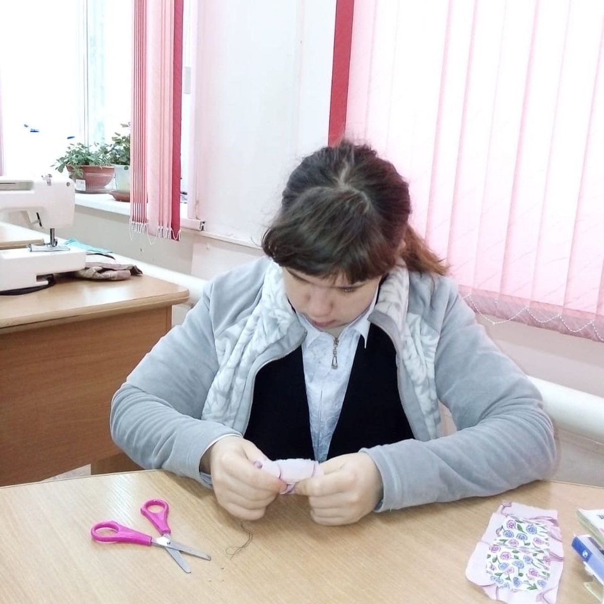 SintshHb's tweet photo. В рамках благотворительного проекта «Добрые дела» ученицы 7-9 классов приступили к созданию мягких игрушек для детей из онкологического центра ❤️

#ШколаИнтернат6 #Школа #Знания #Образование #Дети #ОВЗ #Благотворительности #ДобрыеДела #Помощь #Добро #МягкаяИгрушка https://t.co/6lmBWlBEWj