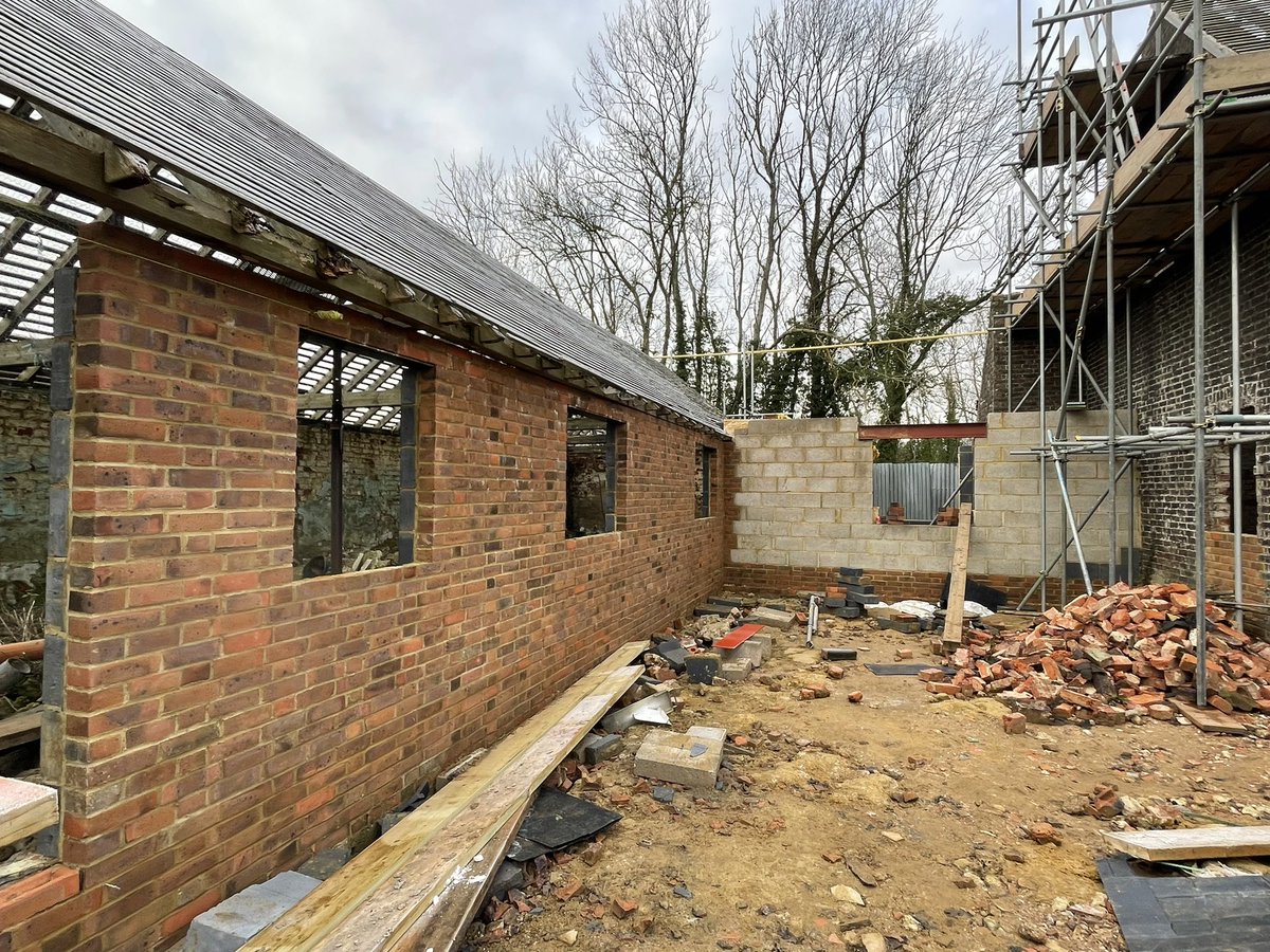 OmurcaLtd's tweet photo. Good progress, steels installed, floor joists are in and brick work progressing as planned. This is a 5 bedroom, 4 bathroom, link detached annexed development with 1.5 acres of plot, under cover carport #development #developer #countryliving #countrylife #barnconversion https://t.co/Kh6nnz7TUZ