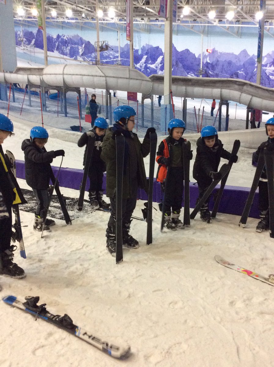 St_Wilfrids_5M's tweet photo. We’re on the snow getting ready for our skiing lesson ⛷ @LT_Trust https://t.co/jV2xfJwbdt