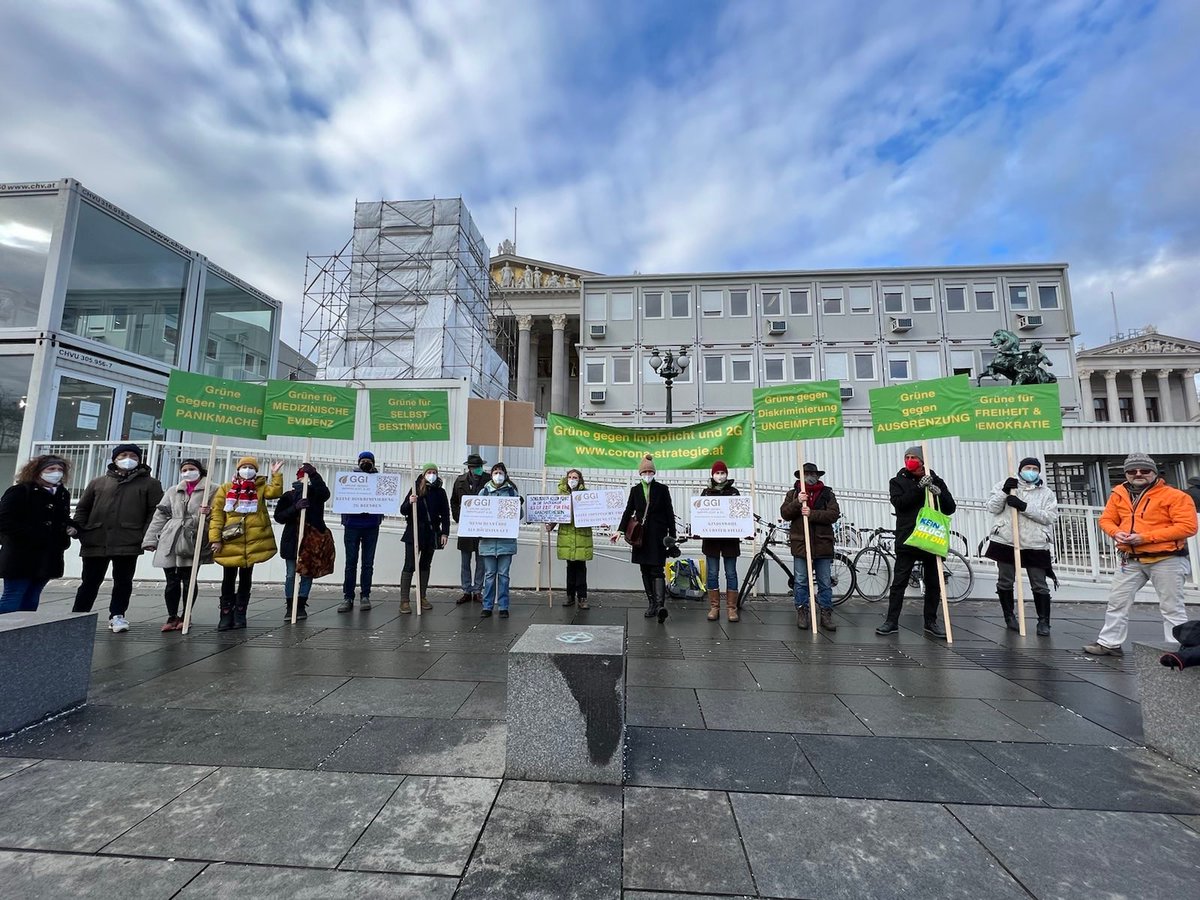 Kommt vorbei. Trefft uns vor dem Parlament. Wir tragen die #Impfpflicht nicht mit. #grüneBasis #GGI #Remember2017