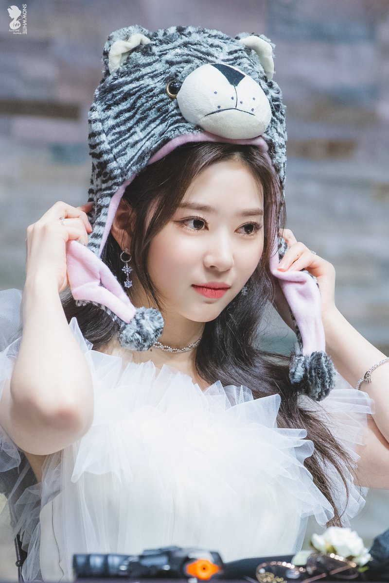 220115 팬사인회 3
<a href="/minju_official_/">김민주 KIM MIN JU</a>

#김민주 #キムミンジュ #KIMMINJU #김민주엔젤 #민주공주 

공주님이 머리띠를 쓴다!!