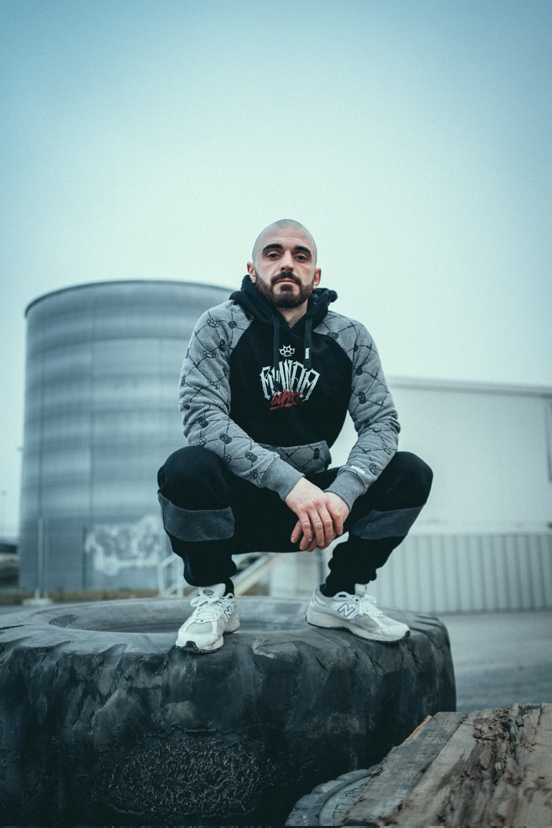 BestiarioShop's tweet photo. Ya solo nos quedan las ultimas tallas de las sudaderas de @randaoffensive Y no creo que lleguen a la próxima semana.
Si te mola date brillo, que son las últimas!
https://t.co/KxEC3Z43IL
#vallekas #randaoffensive #randa #vk #Antifa #bestiarioshop #vendedoresdeodio https://t.co/209735ZZoI