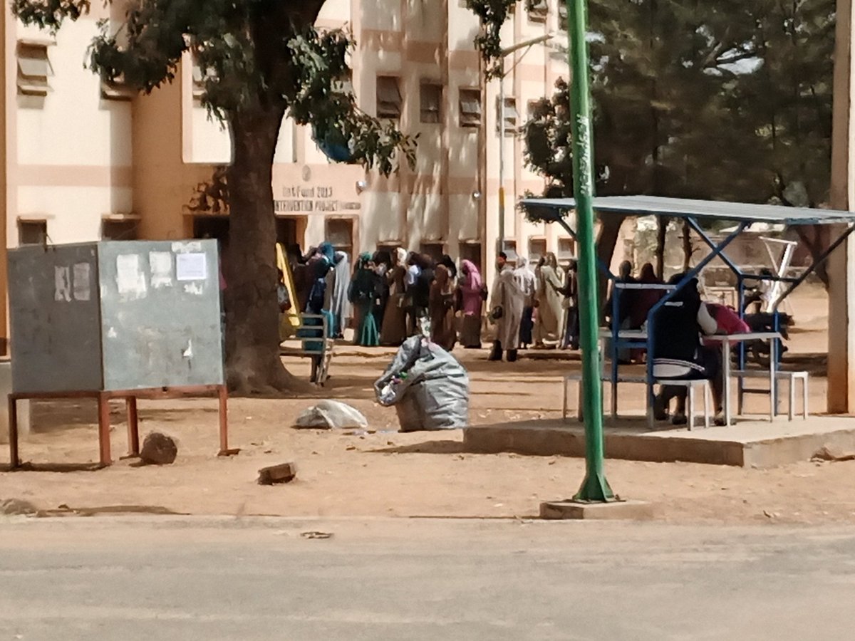 Mubarak_MS_'s tweet photo. A queen and more is on the queue for hostel clearance #balewite
@SUG_ATBU https://t.co/N4fOwN6l5U