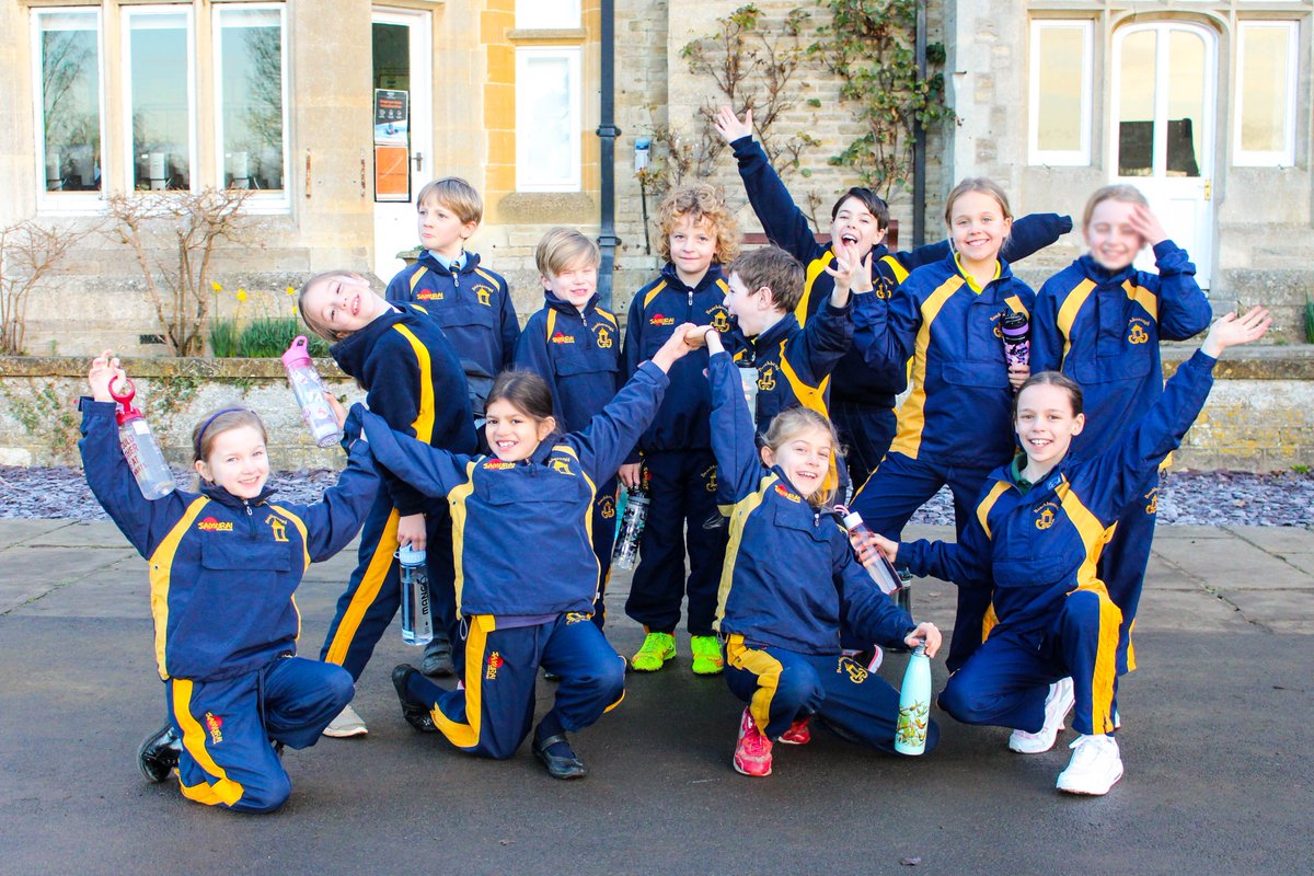 Some of our Form IV children left for @tudorhallschool this morning for a 'Play in a Day', working with professional actors before performing to parents and fellow children later this afternoon! Can you tell this is a dramatic bunch? 🎭

#BeingBeachborough #StartHereGoAnywhere