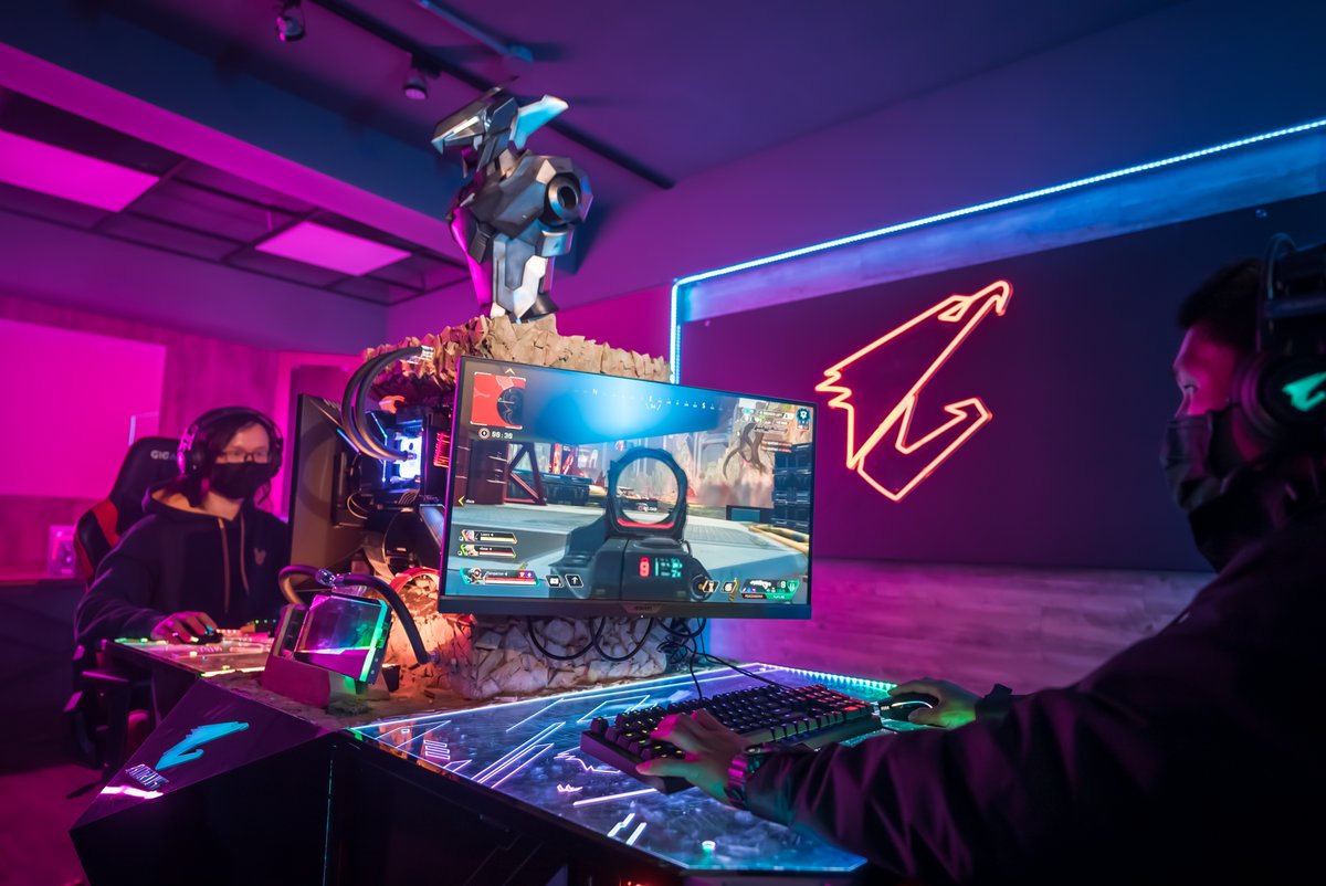 aorus_es's tweet photo. ⚡️Ultimate AORUS⚡️¡Elige tu equipo ahora y únete a la batalla!👊

✨Specs:
🫀 @Intel_Spain i9-12900K
👑Z690 MASTER
💦RTX 3080 Xtreme WB
🌪️Gen4 7000s SSD(1TB)
🧠AORUS Memory DDR5
💪P850GM
🎙️AORUS H5
🖱️AORUS M5
⌨️AORUS K9
🖥️ FI27QX
🛋️ AGC300

#PoweredByAORUS #DesignYourAORUS #Intel https://t.co/vGLi9Mdxu0