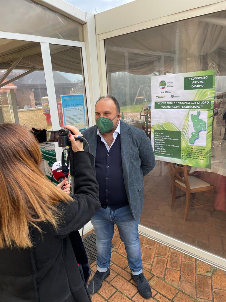 FistCisl's tweet photo. 🟢🟡 Prosegue in #Calabria e in #ValleDAosta il percorso dei Congressi regionali in casa @FistCisl. Il dibattito sulle nuove tutele per le lavoratrici e i lavoratori del variegato settore del #terziario e dei #servizi,circa 80 i delegati a confronto. Cari Auguri di Buon Lavoro 🌈 https://t.co/SIGEG4MJRf