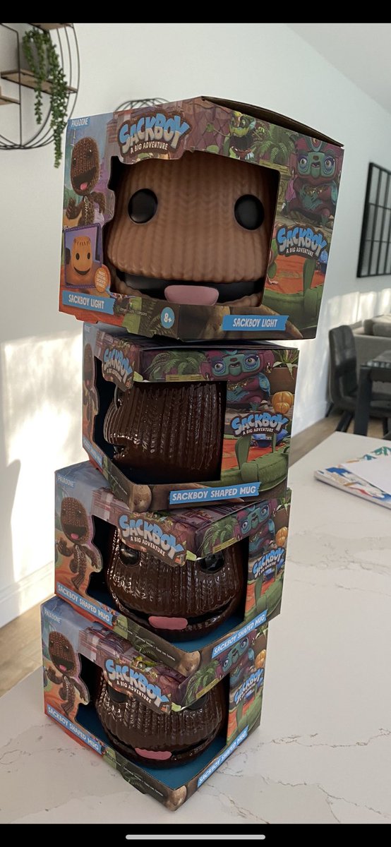 tommyconker's tweet photo. #sackboy mugs half price AND 3 for 2 on Lost Universe. Creepy light is also half price. @LittleBigPlanet https://t.co/DcIUOskdun