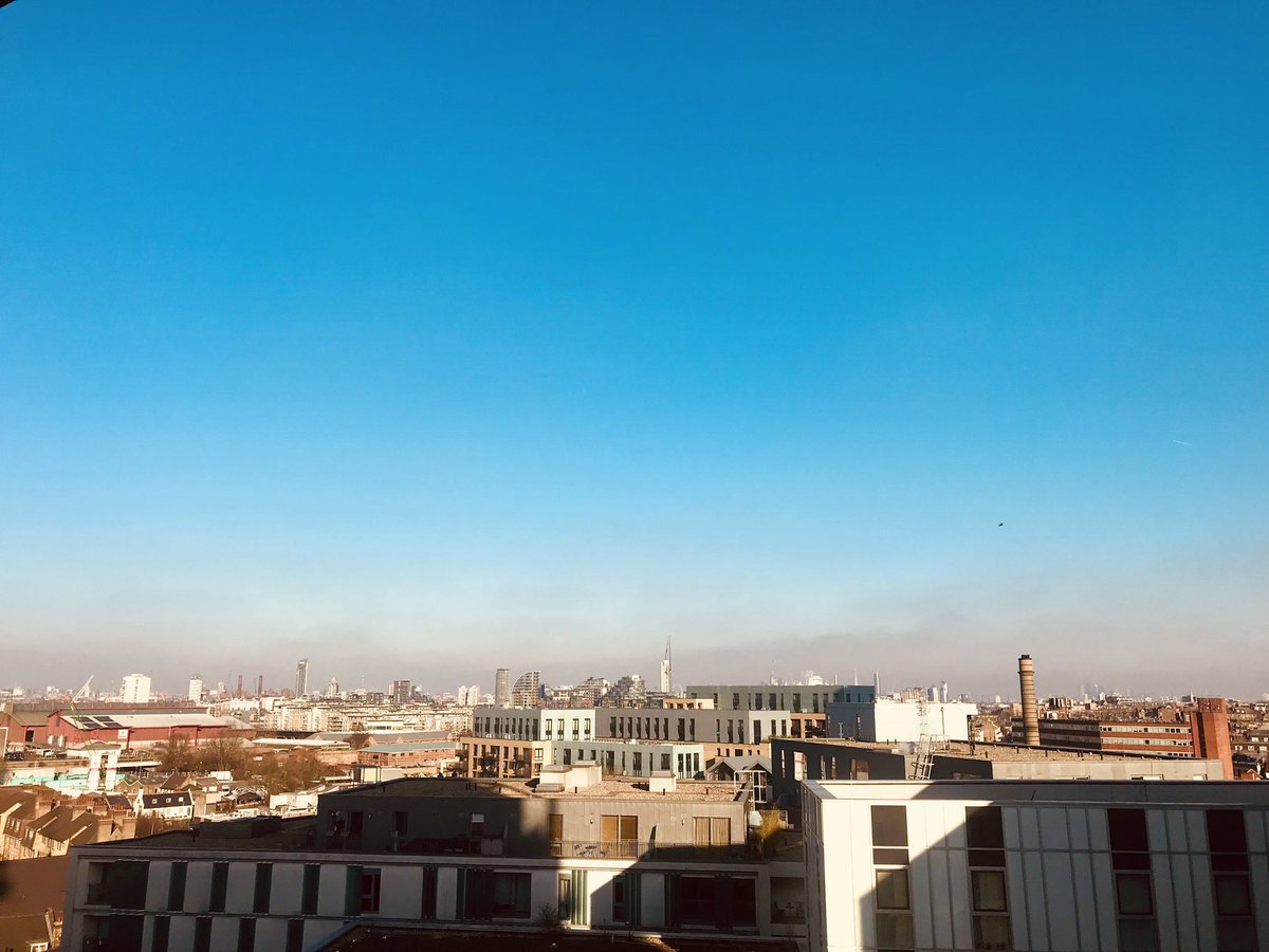 MotorSunday's tweet photo. 2019 vs 2022 #London Air Pollution: 2019 image on left was taken by me the Sunday before the ULEZ kicked in. Right hand image was last Friday, two years into work from home guidance. @guardian @airqualitynews @ESmotoring @MayorofLondon #pollution #lastmiledeliveries @TfL https://t.co/L4YjJoCXdR