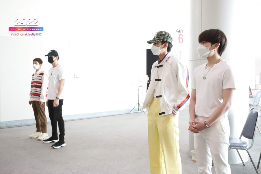 OhmThitiwatLat's tweet photo. [Facebook] Viu Thailand : Fotos del detrás de cámaras en la sala de ensayo 😍

#OhmFluke &amp; #KimCop

Especialmente para los fans de #CloseFriends2 😉

📎 : https://t.co/QK9H5w4CO8

#ViuOriginalLineUp2022
#ViuTheDifference 
#OhmThitiwat #โอห์มไง https://t.co/1tvjykBv4O
