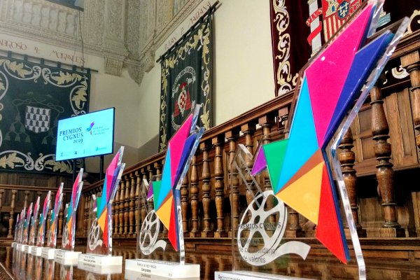 UAHes's tweet photo. La #UAH y la Asociación de Productores y Distribuidores de Cine Solidario y Valores #ACIVAS hacen hoy entrega de los #4PremiosCygnus ¡Enhorabuena a los ganadores! https://t.co/aU6USwx4Nb

@cimuart, @CulturaUAH, @FGUAes, @Cinesa, @EGEDA_Comunica 

Síguelo: https://t.co/opbmBNKmtI https://t.co/CgCf6JNqUm