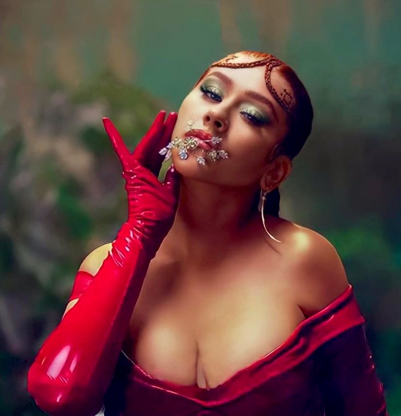 #LaFuerza que tiene esta foto ❤️❤️‍🔥🔥 <a href="/xtina/">Christina Aguilera</a> #Santo