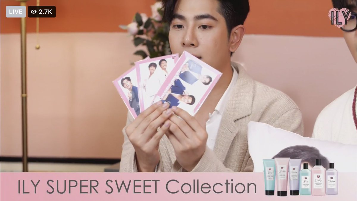 MixOfficialFC's tweet photo. ily super sweet collection 1,800.-
รับไอลี่ครบทุกกลิ่นพร้อมกับหมอน แมกเนจ และการ์ดแบบจุกๆ ที่สำคัญลุ้นรับลัคกี้การ์ด เพื่อวิดิโอคอลกับเอิร์ทมิกซ์อีกด้วย 💖✨

#ILYxEarthMix #เอิร์ทมิกซ์ https://t.co/3VAkTxnTYL