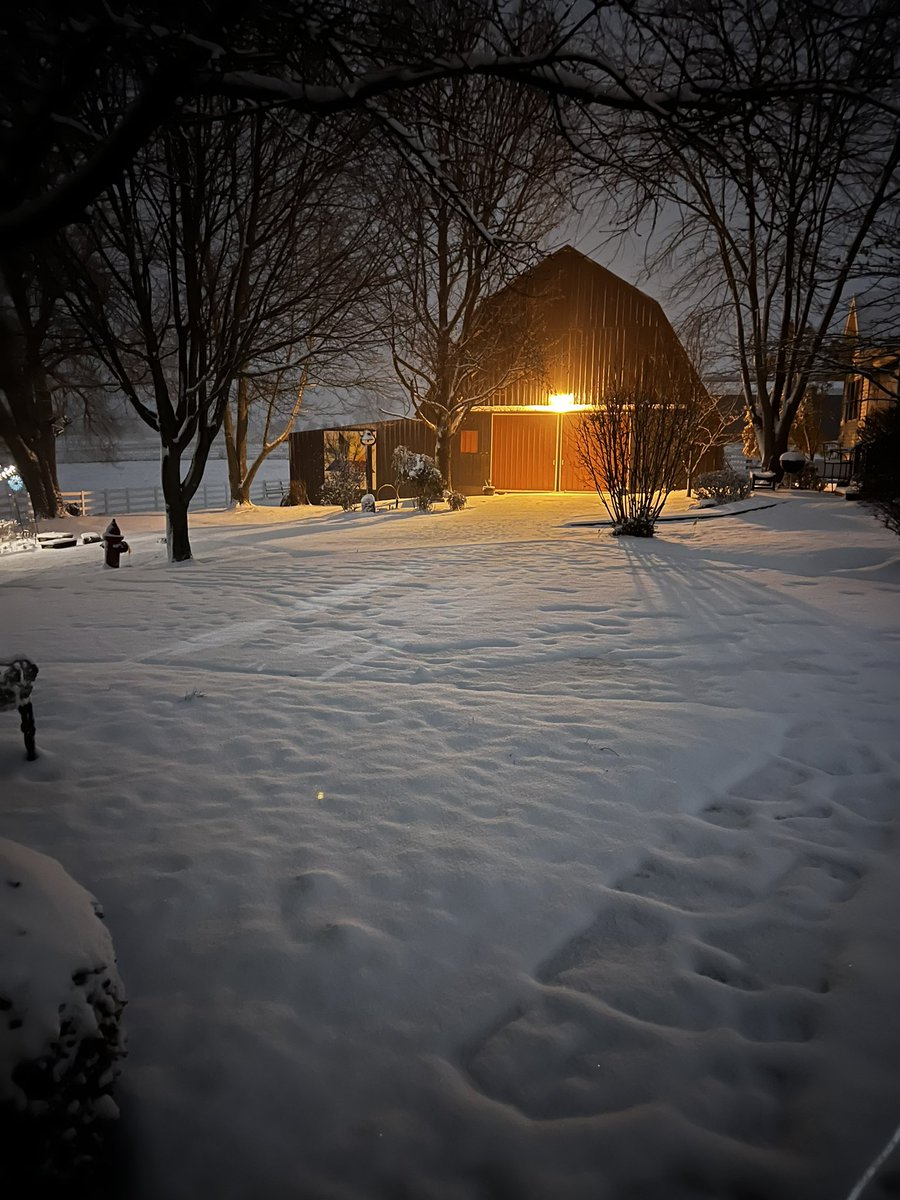 susataylor's tweet photo. A long winter’s night. @Kentuckyweather https://t.co/eqVh1LNxuy