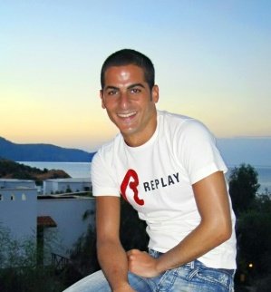 ZemmourEric's tweet photo. Il y a 15 ans, il était kidnappé, interminablement torturé, assassiné. Nous n'oublions pas Ilan Halimi. Et pour honorer sa mémoire, nous chasserons tous les gangs et tous les barbares. https://t.co/TCvirRI2Wd
