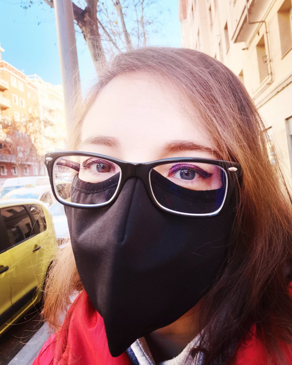 ZeldaPotter's tweet photo. ¿Qué haces cuando la cagas con la sombra en crema?
A veces corrijo...hoy improviso.
#eyemakeup #eyes #eyeshadow #aliexpress #selfie #makeup #makeupeyes https://t.co/fRnvu16m5d