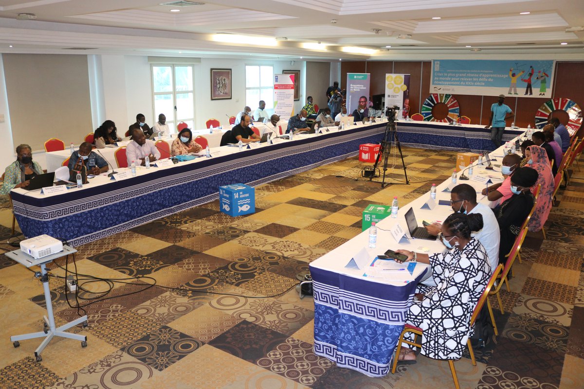 PNUDBenin's tweet photo. Jour 2 de la rencontre des #AccLab francophones de @UNDPAfrica : Partages d’expériences sur
🟠la #digitalisation de l’état civil au 🇹🇬
🟠le #Hackathon Riposte #Covid au 🇨🇬
🟠l’initiative BE-IN en 🇬🇳
🟠la plateforme de l’écosystème des #innovations 🇧🇯
#tech4dev #innov4dev https://t.co/XoQbnDUE3H