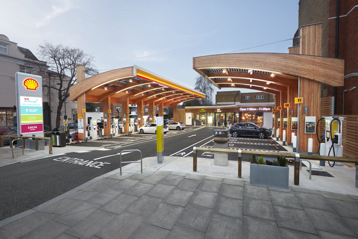 ShellMotorsport's tweet image. .@Shell has opened its first forecourt fully dedicated to EV charging in the UK ⚡️

#ShellRecharge Fulham Road features nine high-powered 175kW charge points, a Costa café and Little Waitrose &amp;amp; partners convenience store, enabling you to recharge whilst you recharge your car! 🔋