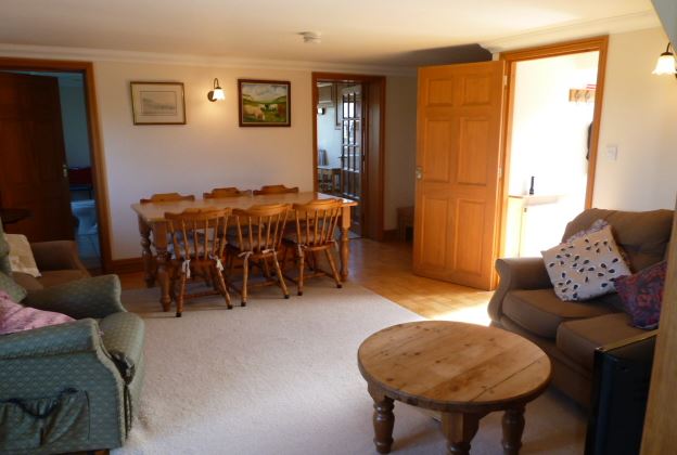 TheHolidayCots's tweet photo. Atherfield Green Farm Cottages on the Isle of Wight has dates available in their delightful cosy Honeysuckle Cottage from 12th March-2nd April. 
🛌Sleeps 1-8
https://t.co/PCWodCOole
#Chale #Ventnor #IsleofWight #HoneysuckleCottage #HolidayCottage #DatesAvailable #FamilyFriendly https://t.co/3aVHZKzgNn
