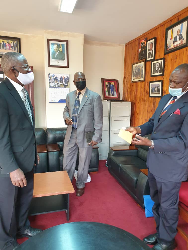 PHOTOS: The Education Service Commission (ESC) Chairman, Rev. Prof. Dr. Samuel Abimerech Luboga, has returned money that was accidentally left by an applicant in his application documents.
The applicant had applied for a post of headteacher in Advert 2/2021. Via <a href="/Esc_uganda/">Education Service Commission, Uganda</a>