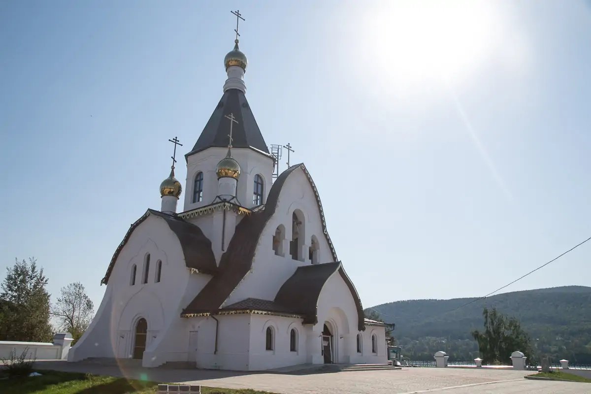 page_alexandre's tweet photo. Une église aujourd'hui, celle de l'Icone de la mère de Dieu au monastère de l'Assomption à Krasnoïarsk. Son histoire est originale. Le projet date de 1914, mais la guerre et la révolution l'ont fait abandonner. En 2007 il est finalement repris et l'église est consacrée en 2012. https://t.co/AV5jXMcYE0