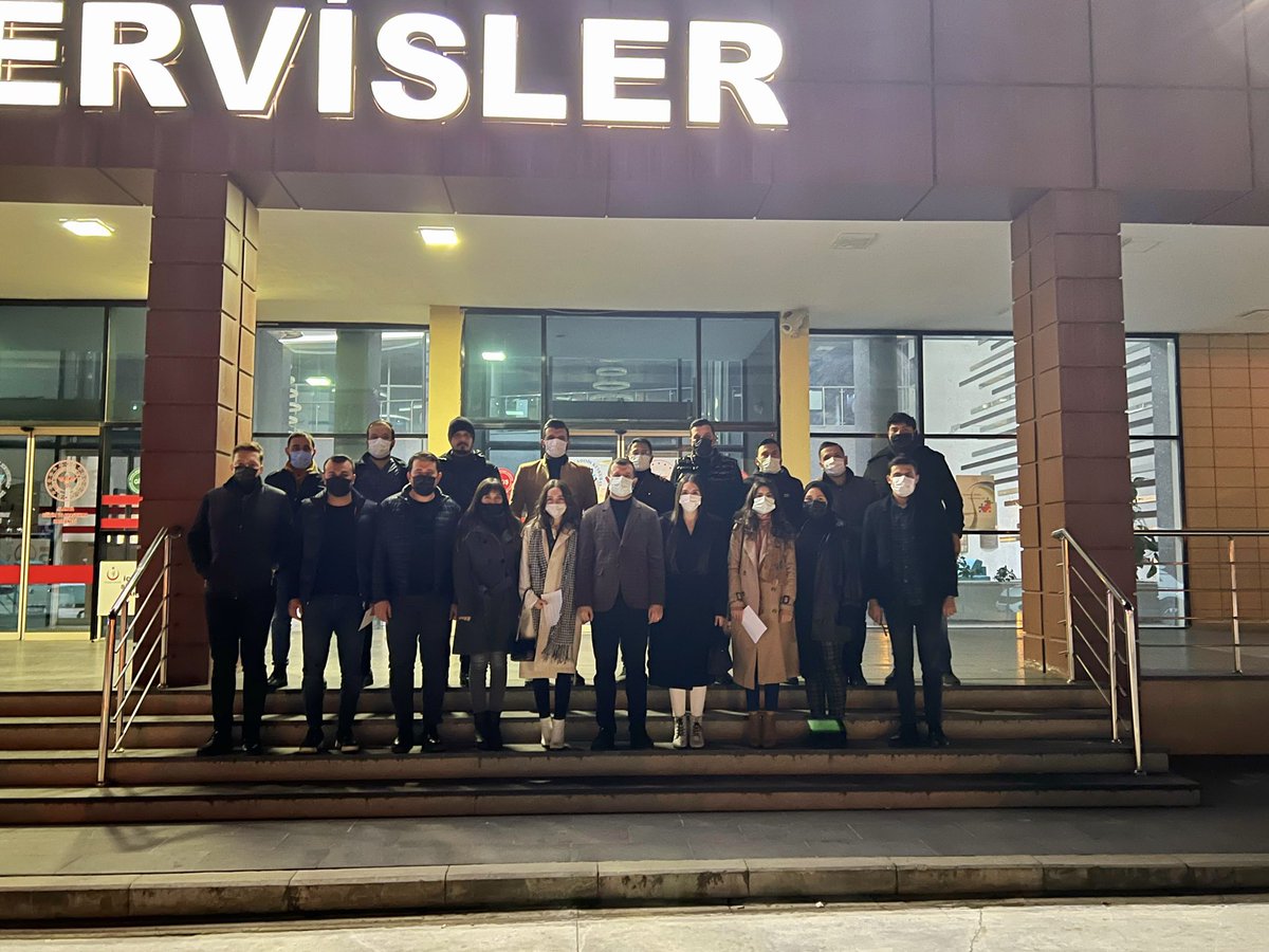 cemalyeniacun's tweet photo. Aşı her yaşta hayat kurtarır, bizi ve çevremizi güvende tutar.💉

Bu akşam AK Parti Gençlik Kolları ekibimiz ile birlikte farkındalık yaratmak için 3. doz aşımızı olduk.
Tüm vatandaşlarımızı Aşı olmaya davet ediyoruz. https://t.co/d3IRZkye1x