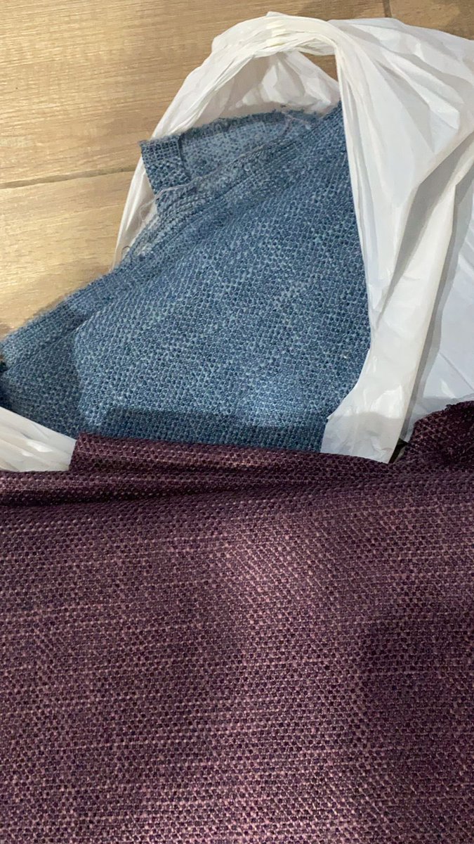 Amigxs, vendo camitas para perros, gatos, niñxs, lo que deseen jaja. Redondas y rectangulares hechas a la medida ✨ no tengo las mejores fotos pero estan lindas y a los peludos les encantan. Agradezco su RT. Los tqm 💥