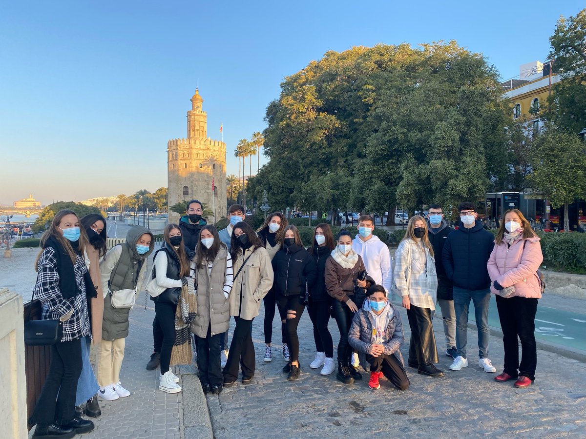 iesmariagaliana's tweet photo. Hoy alumnado de #2bachillerato de #ciencias_salud del @iesmariagaliana  han estado visitando y aprendiendo en @CaixaForum de #Sevilla. https://t.co/tSWZoqBvaE