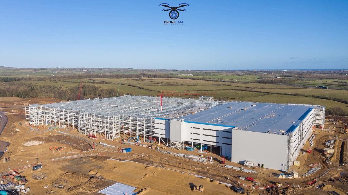 dronecamltd's tweet photo. Thrilled to be able to share this now! In June, we were appointed for a 4th time to provide our client with weekly aerial images for the 75 week duration of construction of a megashed in the region, It’s looking impressive in the winter sun! 
#dronecamsolutions #droneservices https://t.co/mHnj6gvwvM